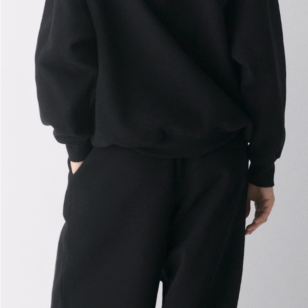 Black Aritzia Sweatshirt and Pants Set